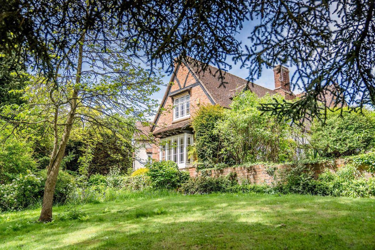 Six-Bedroom House in Evesham, Worcestershire