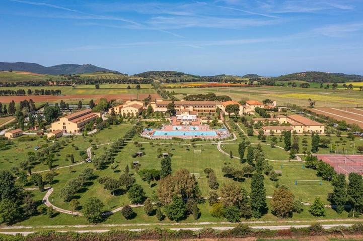 Ferienpark für 5 Personen, mit Terrasse und Garten sowie Kinderpool und Pool in Piombino