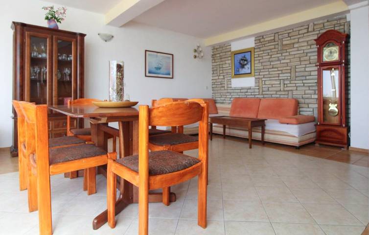 Ganze Ferienwohnung, Urlaub am Meer: Modernes Apartment mit Terrasse und WLAN, in der Nähe des Strandes Stončica in Rukavac, Split-Dalmatien