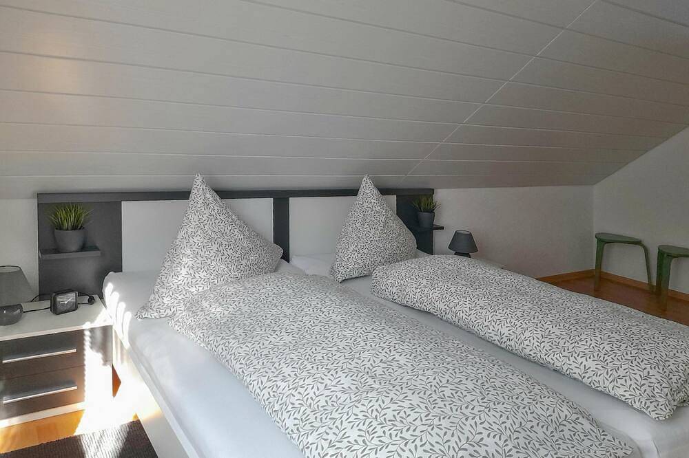 Ganze Wohnung, Dachwohnung mit Balkon & Garten im Schwarzwald in Görwihl, Südschwarzwald