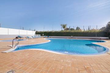 Gîte pour 4 personnes, avec jardin et bassin pour enfant, animaux acceptés à Cabanas de Tavira
