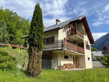 Gîte pour 6 personnes, avec vue et jardin à Allemond