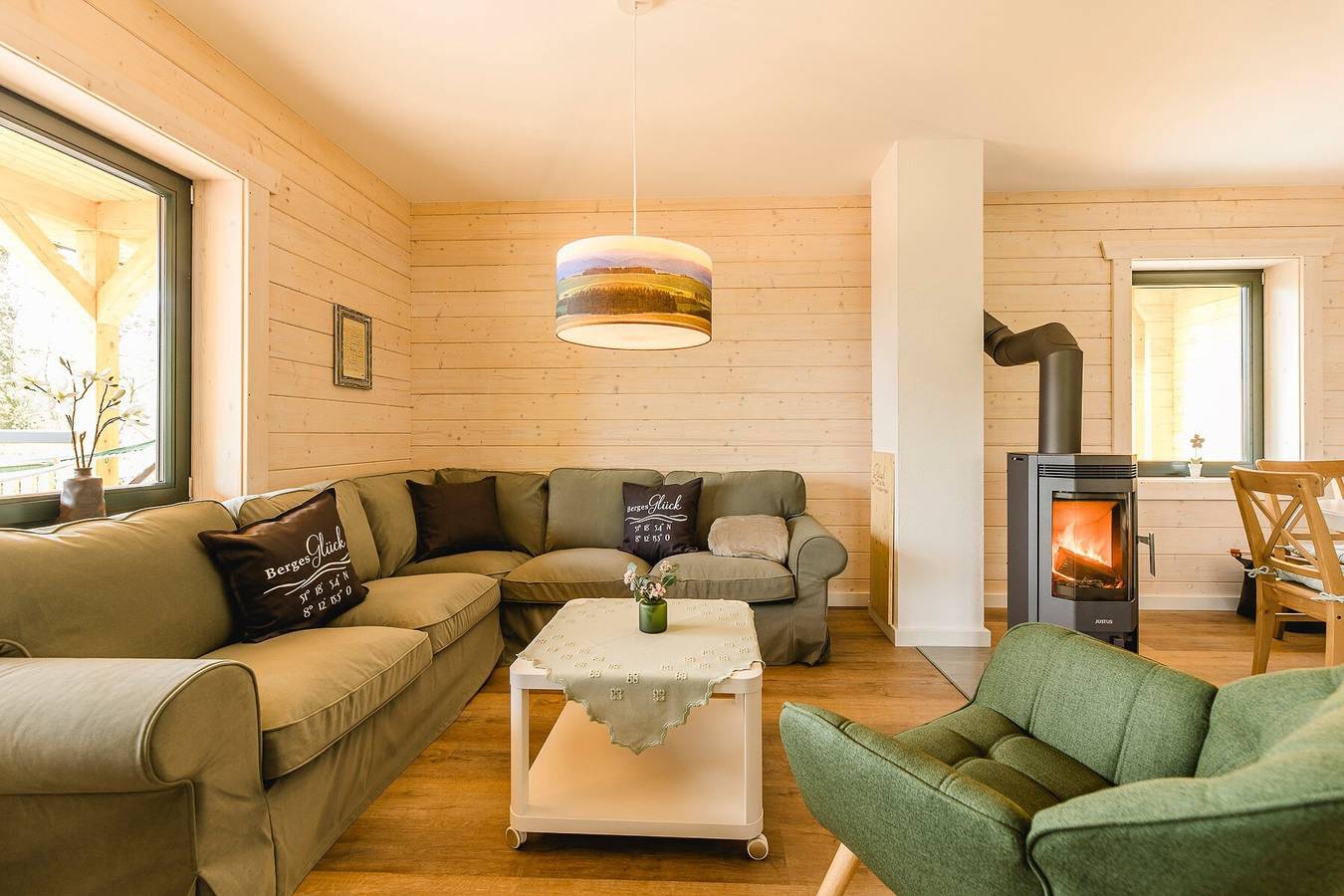 Casa de vacaciones 'Blockhaus 2' con terraza, chimenea y wifi in Eslohe, Hochsauerlandkreis
