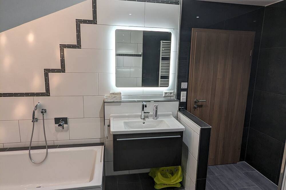 Ganze Wohnung, Ferienwohnung (6) 3.Og 70 qm - Maisonette - direkt am Bahnhof in Europa-Park, Ringsheim