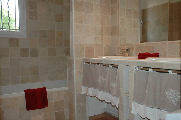 Location de vacances pour 5 personnes, avec piscine et jardin dans le Var - 4