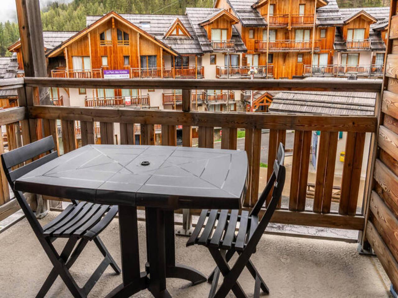Entire apartment, Residence Le Balcon Des Airelles in Les Orres, Écrins National Park