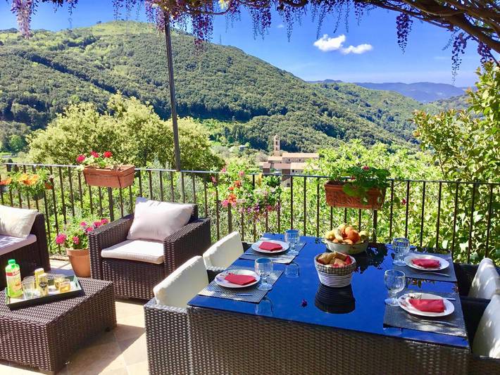 Gîte pour 4 personnes, avec Terrasse ainsi que Jardin et Vue à Sainte-Lucie-de-Tallano