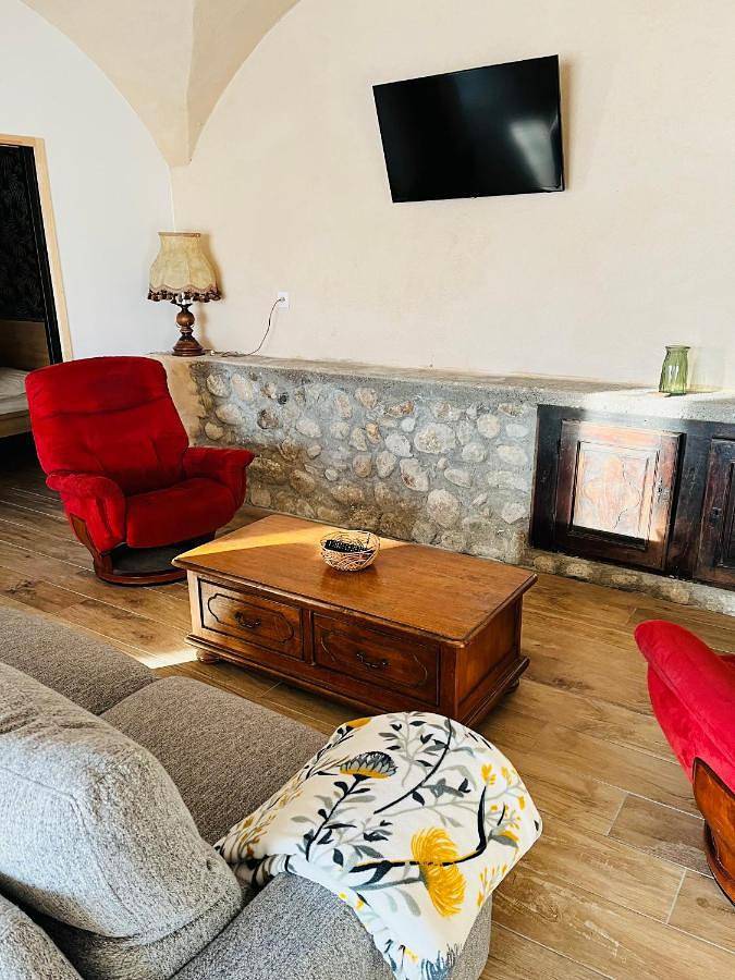 Gîte pour 3 personnes, avec terrasse et jardin ainsi que piscine et vue dans Le Poët - 3