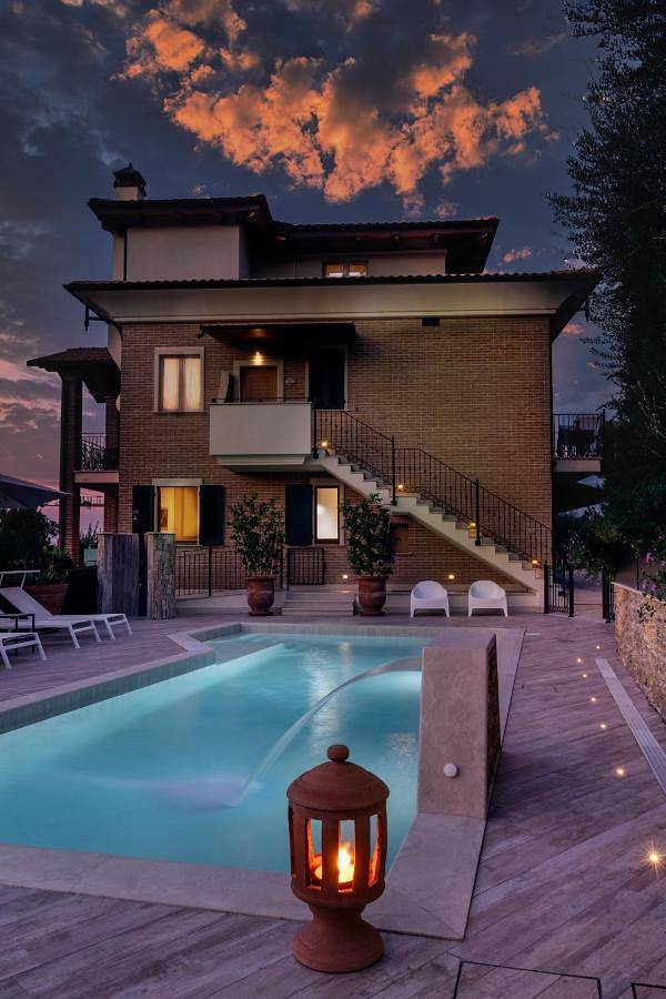 Gîte pour 5 personnes, avec bassin pour enfant et vue ainsi que piscine et jardin, animaux acceptés à Cupra Marittima - 4