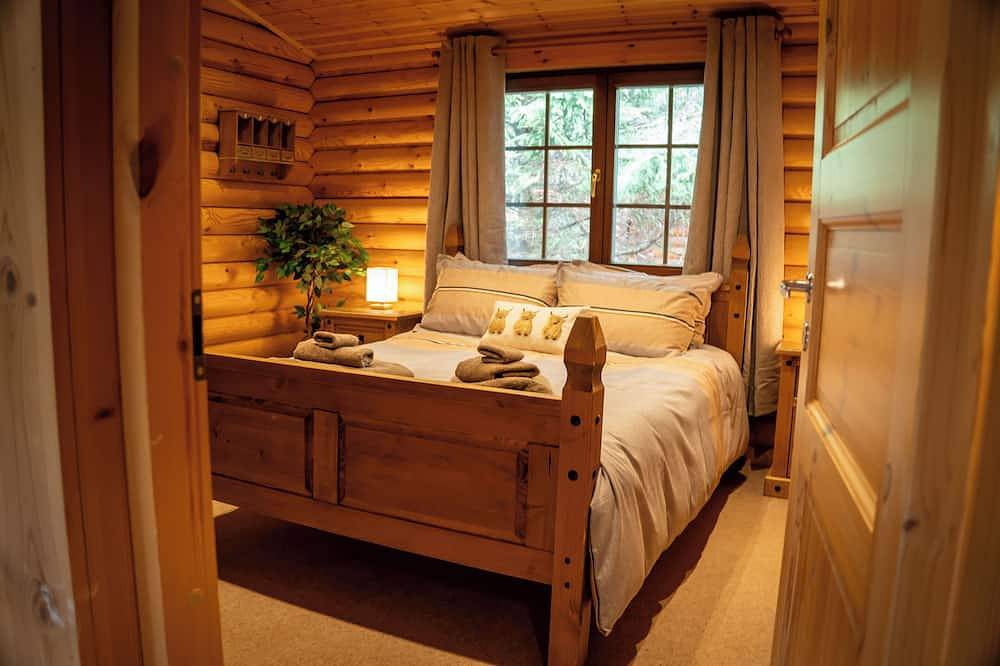 Vermont Lodge - Large Luxury Scandinavian Log Cabin with Hot Tub - Felmoor Park in Northumberland