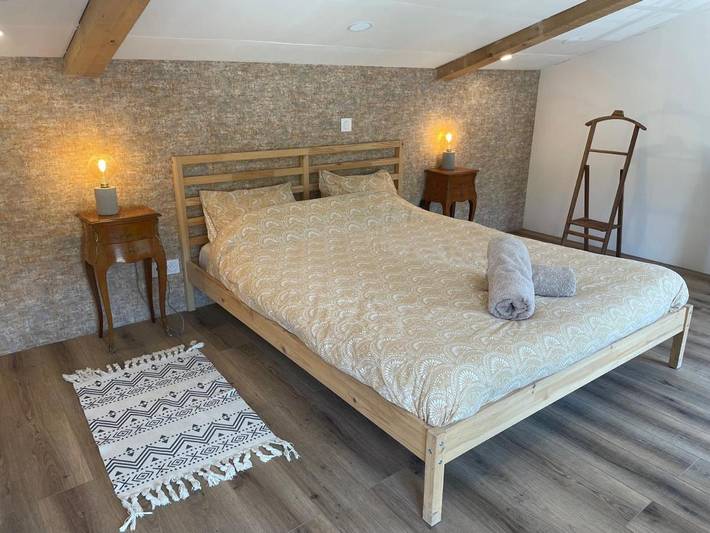 Location de vacances pour 2 personnes, avec jardin ainsi que terrasse et vue à Castellane - 4