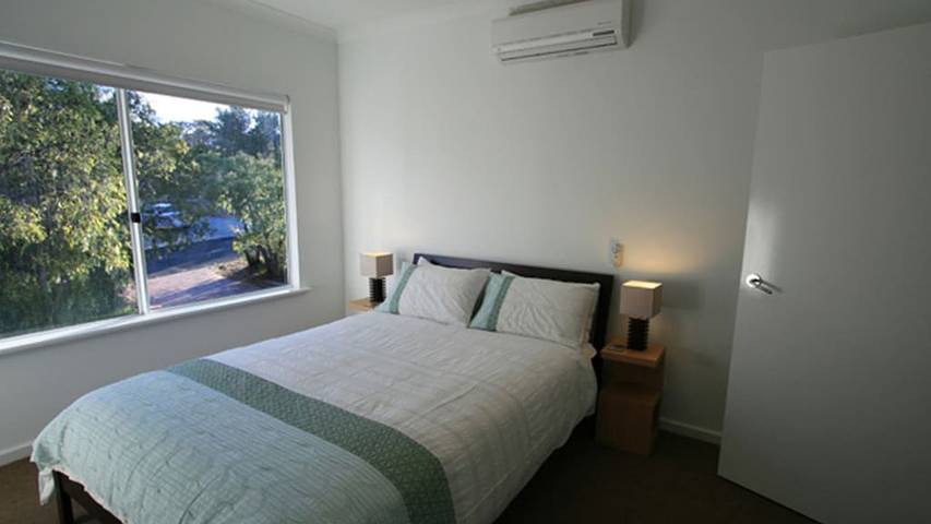 Holiday home for 10 people, with balcony and garden in Dunsborough