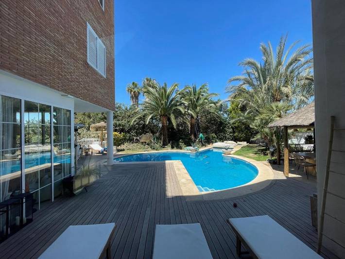 Casa de vacaciones para 14 personas, con piscina además de jardín y vistas en La Eliana