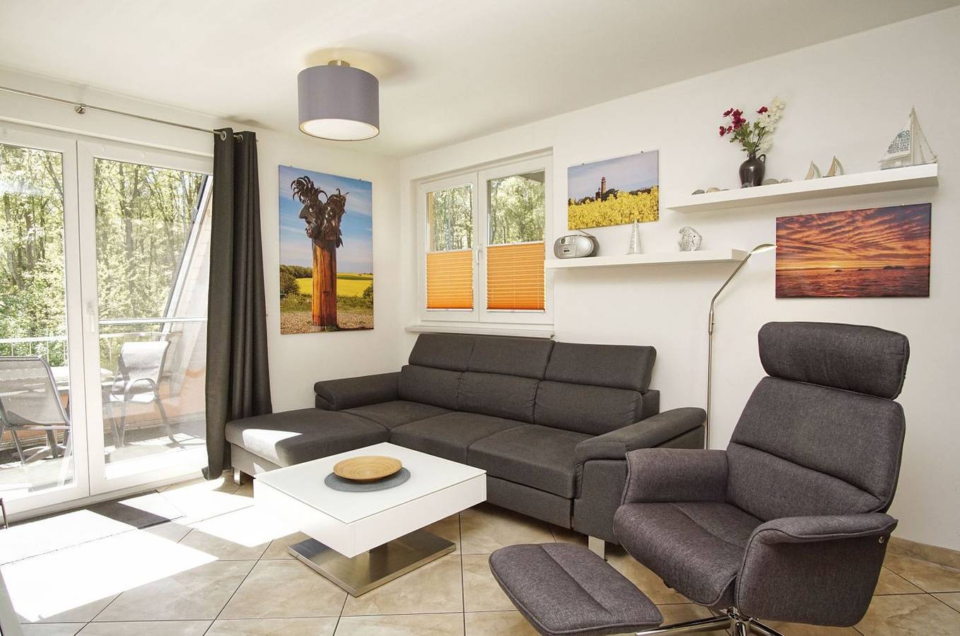 Apartamento entero, Moderne Fewo Nr.4 mit Balkon, Sauna im Haus, Garten - Ferienwohnungen am Wald in Ostseebad Glowe, Glowe