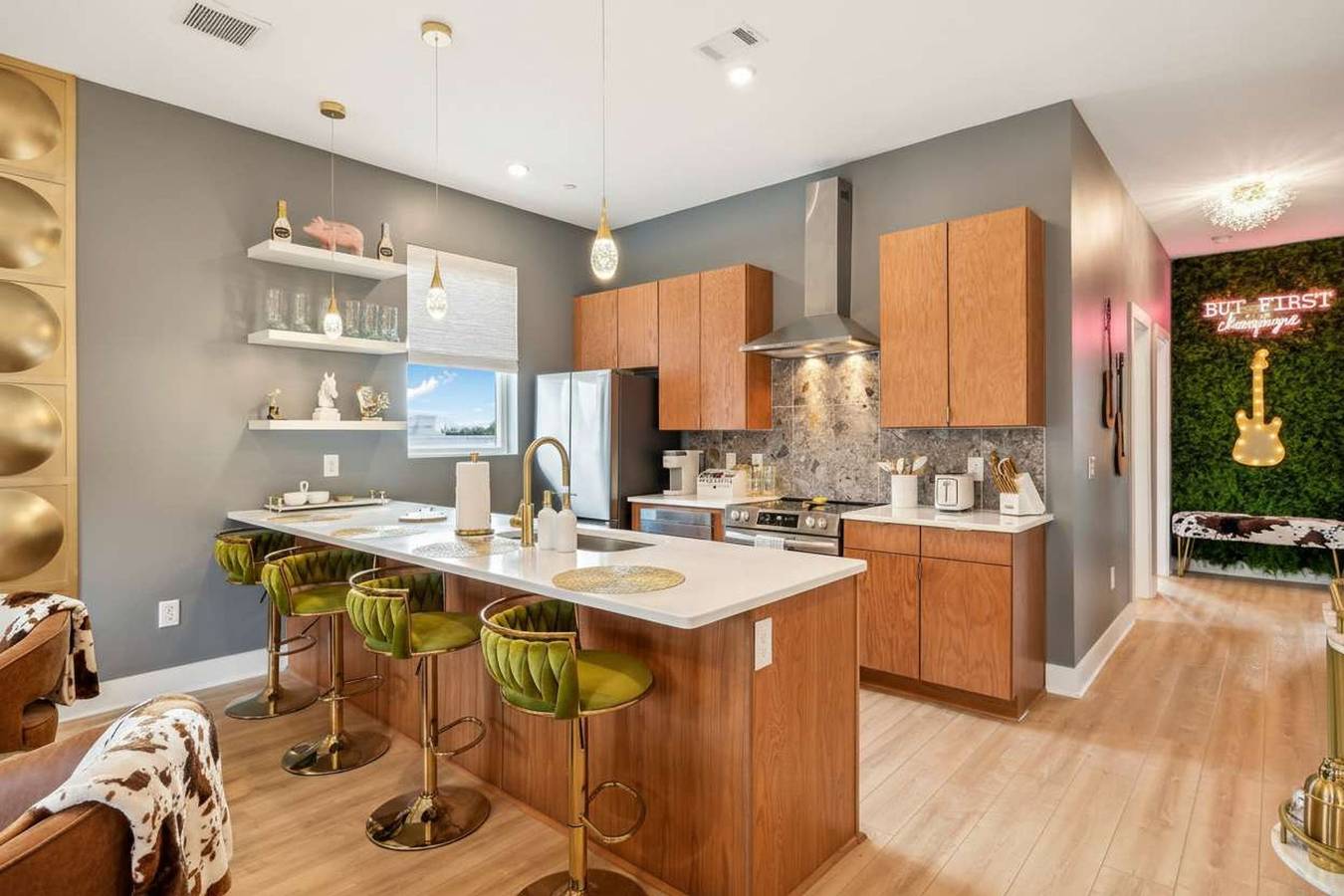 Entire apartment, Nashville Vibes Rooftop Karaoke Fire Pit Downtown in Nashville, Tennessee