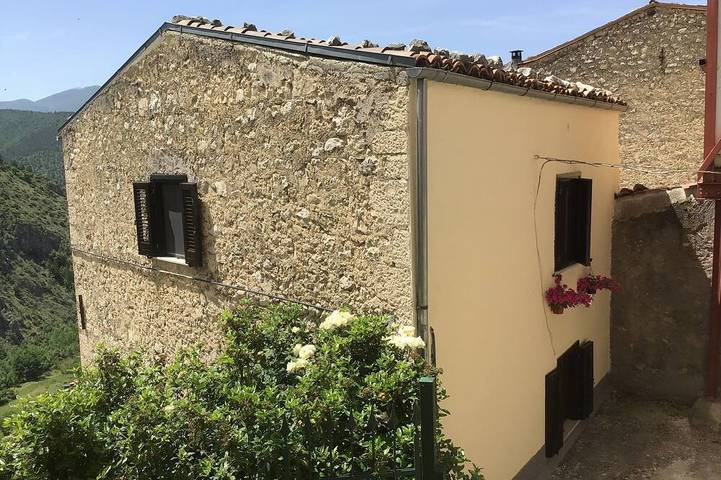 Casa vacanza per 6 persone, con terrazza e giardino in Pacentro