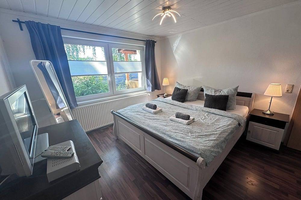 Ferienhaus Eickhof mit Kamin, Billard, Tischtennis, Kicker und gratis W-Lan in Warnow (bei Bützow), Naturpark Nossentiner/Schwinzer Heide