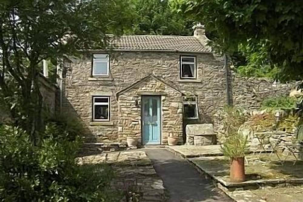 Traditional Dales Cottage With Stunning Views in Yorkshire Dales National Park