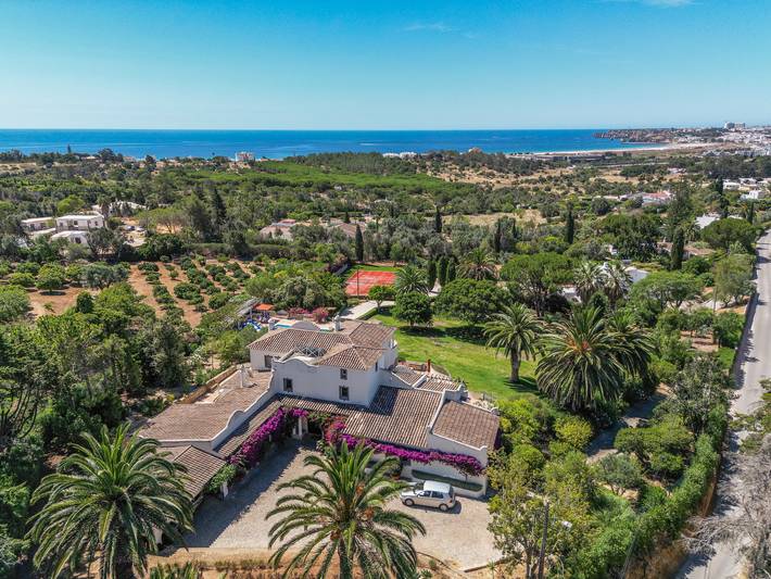 Villa für 10 Personen, mit Balkon und Terrasse sowie Garten