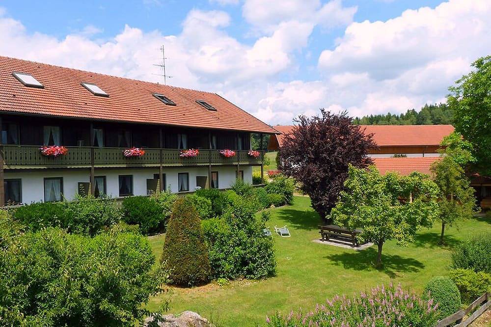 Ganze Wohnung, Appartement mit Balkon | Appartement in gemütlicher Atmosphäre in Bad Birnbach, Bayerische Golf und Thermenland