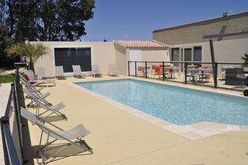 Hôtel pour 4 personnes, avec piscine et jardin à Pierrelatte