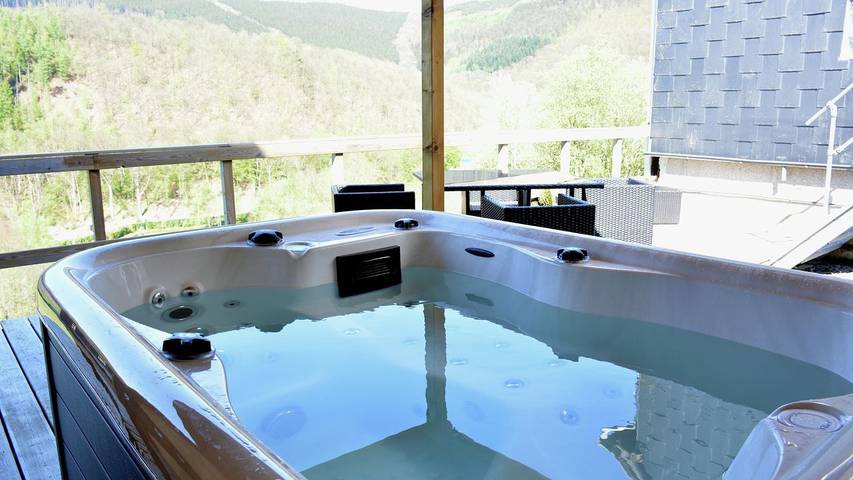 Vakantiehuis voor 4 personen, with terras and sauna as well as whirlpool in Stavelot
