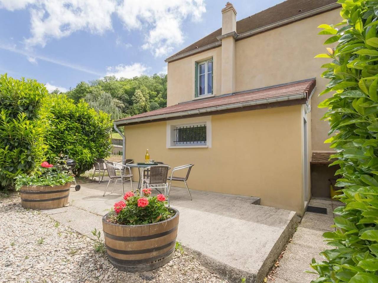 Maison de village au cœur des vignes avec parking privé et animaux admis in Saint-Romain (Bourgogne), Région de Beaune