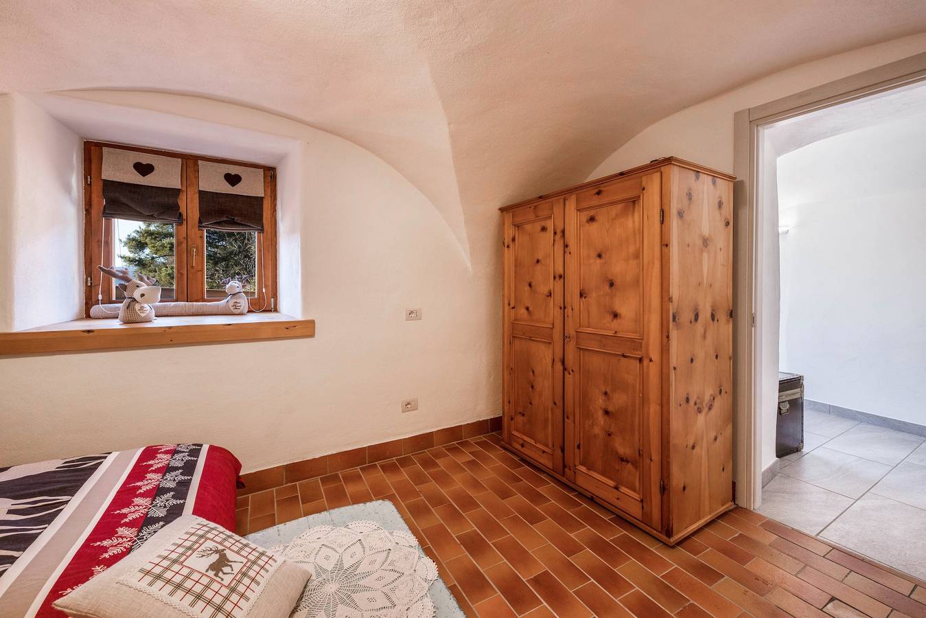 Appartement "Mariagrazia" met Uitzicht op de Bergen, Tuin & Turks Bad, foto 10