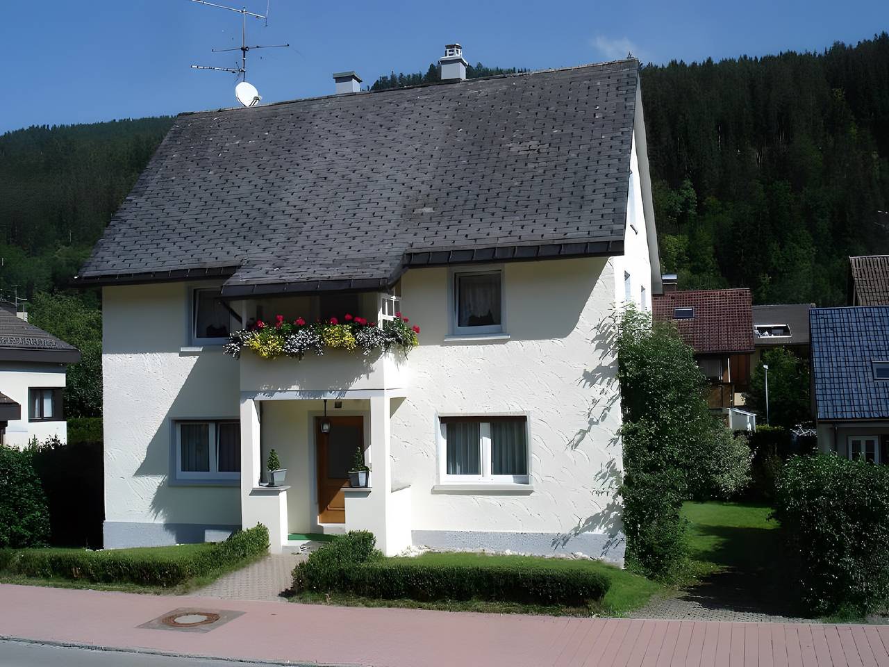 Ganze Wohnung, Ferienwohnung in der Dom-Stadt, Haus Barbara 1. Og mit Bergblick, Terrasse & Wlan in St. Blasien, Südschwarzwald