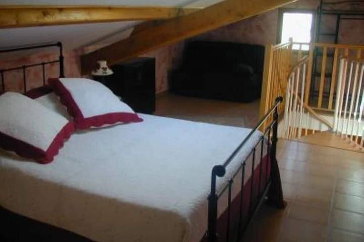 Gîte pour 6 personnes, avec terrasse et piscine à Montaren-et-Saint-Médiers - 3