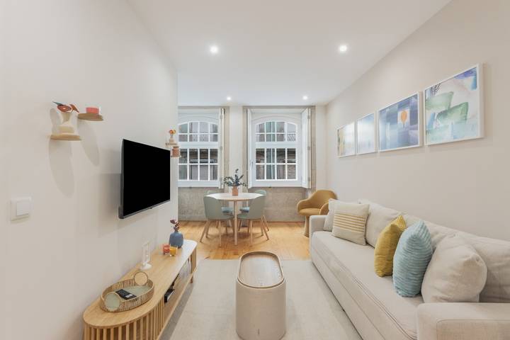 Entire apartment, Apartment 'Enchanting Almada Prime' in Cedofeita, Cedofeita, Santo Ildefonso, Sé, Miragaia, São Nicolau e Vitória