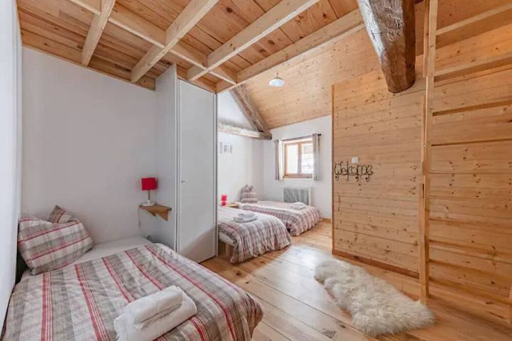 Gîte pour 35 personnes, avec jardin à Chantelouve - 4