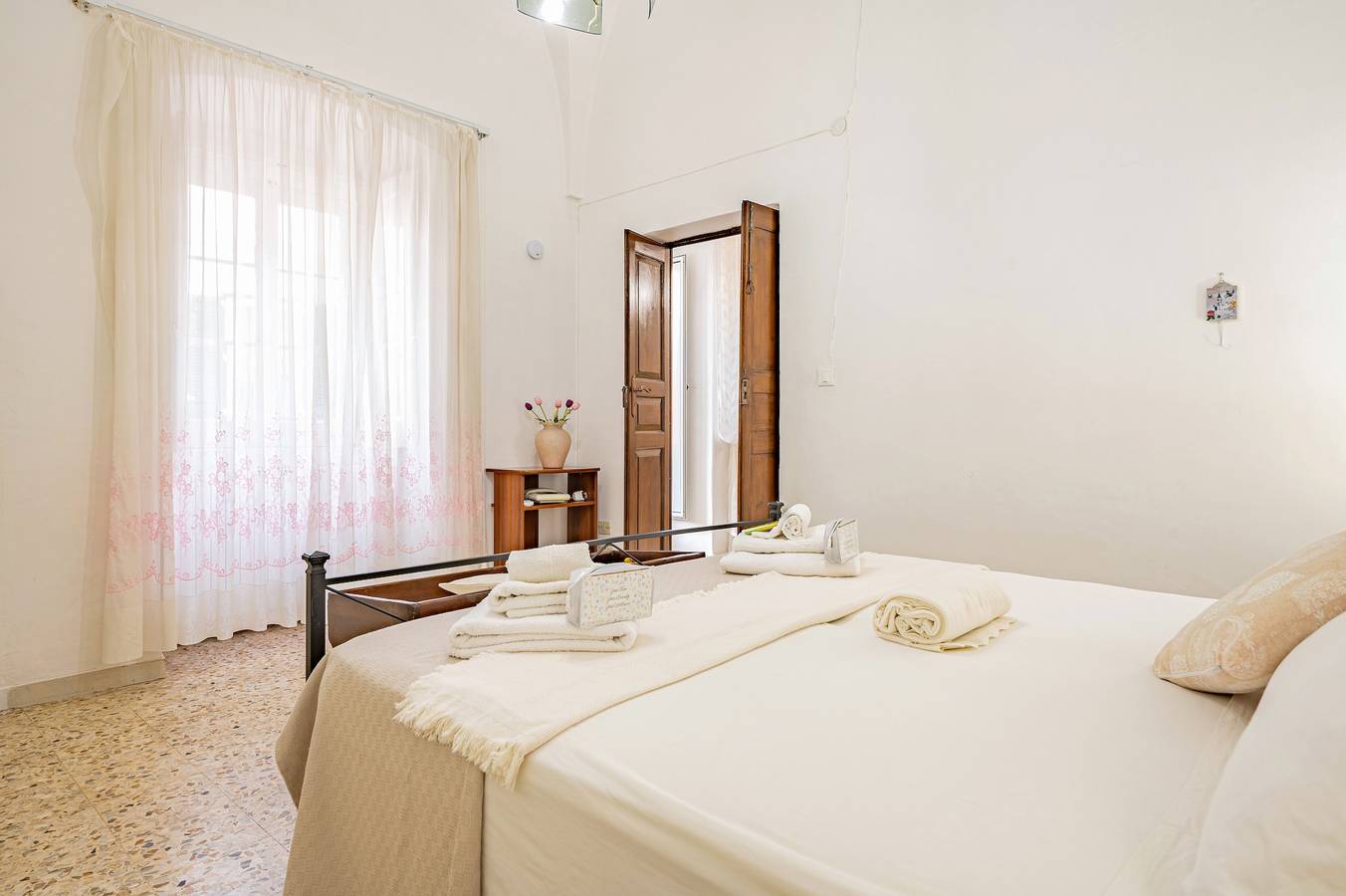 Appartamento intero, Appartamento 'Andreios' con terrazza privata, Wi-Fi e aria condizionata in Ostuni, Salento