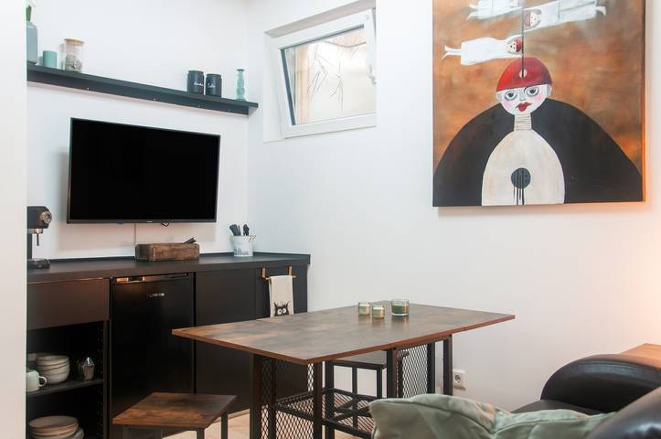 Apartment 'Süße Kleine Keller' with Wi-Fi