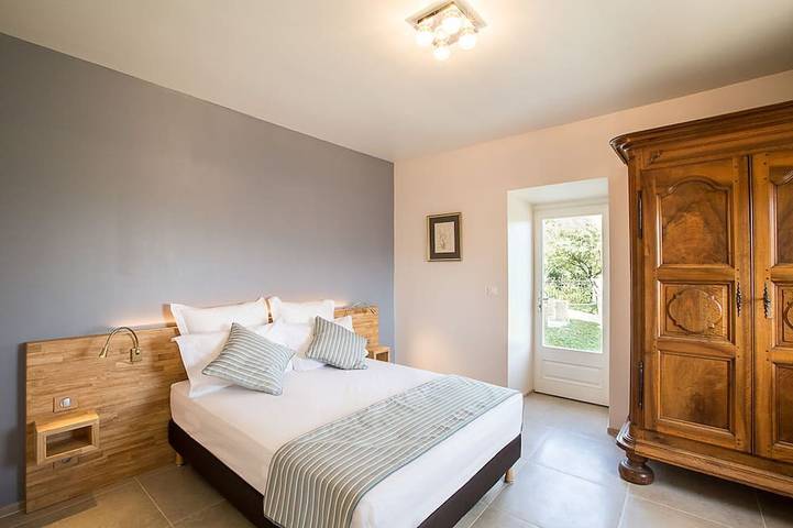 Location de vacances pour 6 personnes, avec jacuzzi et terrasse ainsi que jardin et piscine à Payzac (Ardèche) - 2