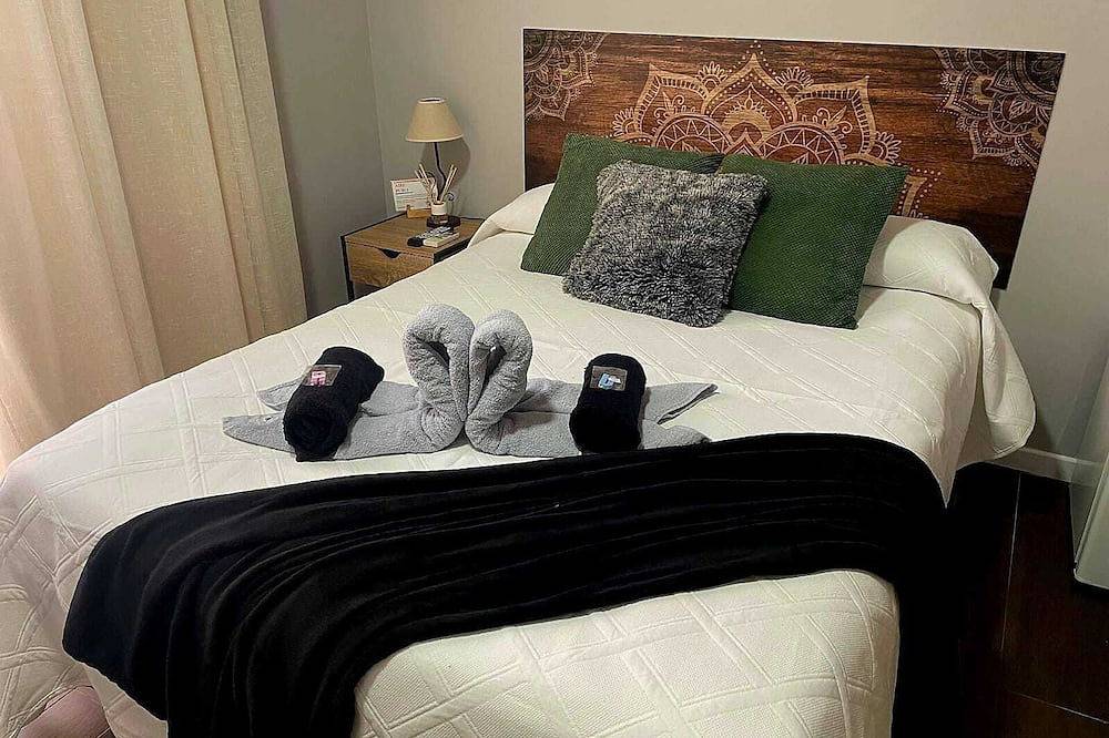 Entire apartment, The Dream Of Quixote. Double Room Cm in Alcalá de Henares, Área Metropolitana de Madrid