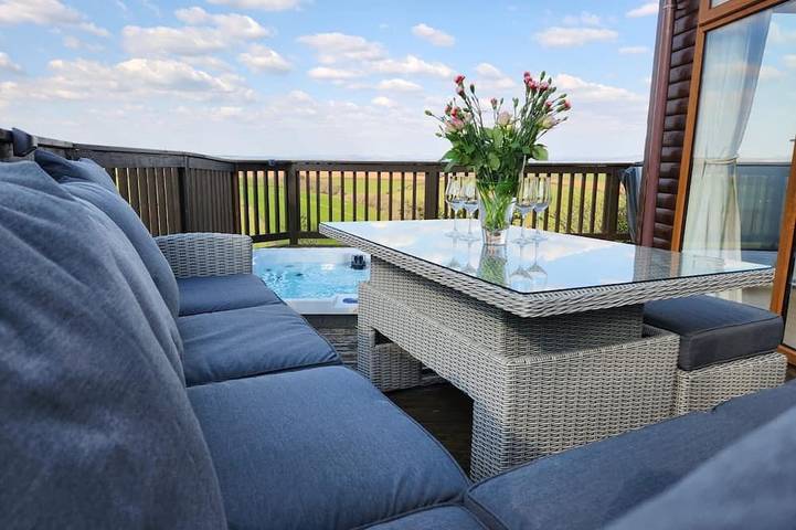 Vacation rental for 6 people, with terrace and pool as well as hot tub, with pets in St. John