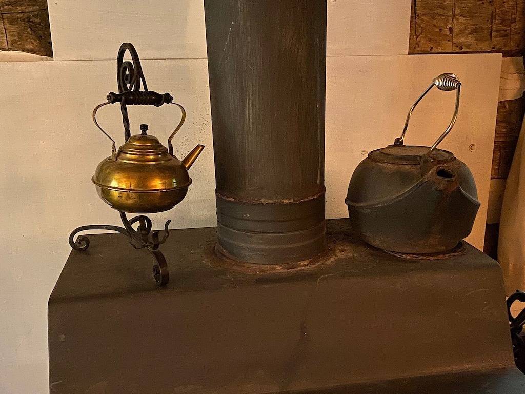 3 Sisters - Historic 1840 Pre-Civil War Log Cabin with sauna, hot tub & firepit! in Blue Ridge Parkway, Nelson County