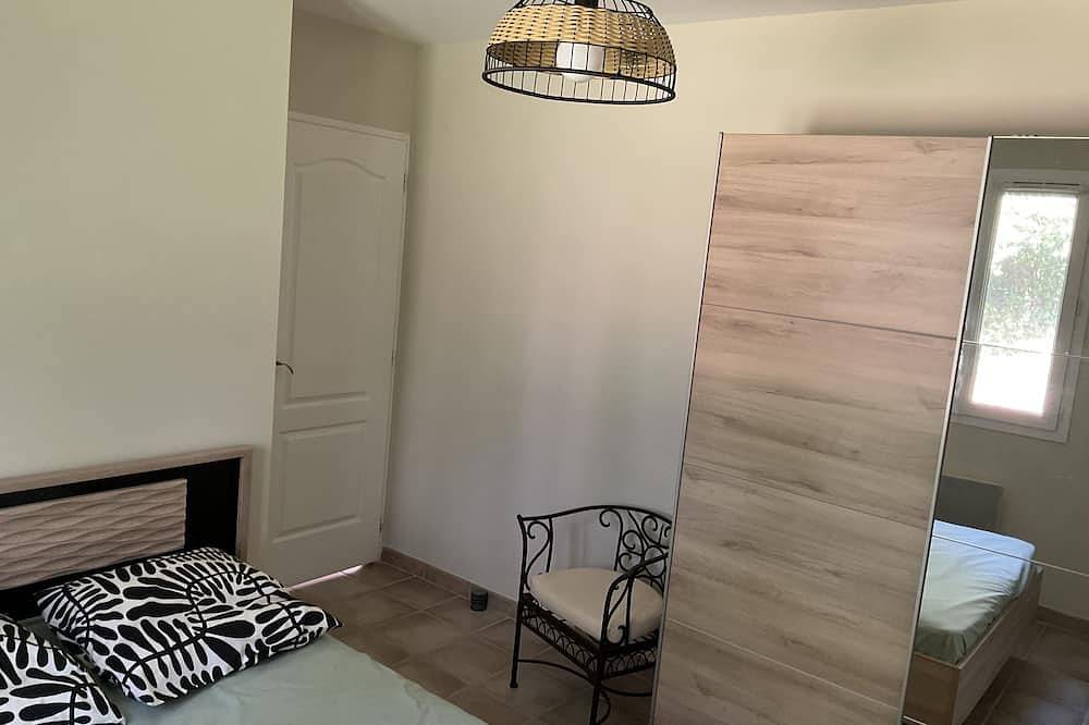 Les Brugiéres, in a peaceful setting on the edge of the woods. in Salavas, Ardèche