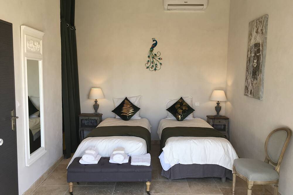 Charming house classified 4 stars in Luberon Protected Natural Regional Park in Roussillon, Parc naturel régional du Luberon