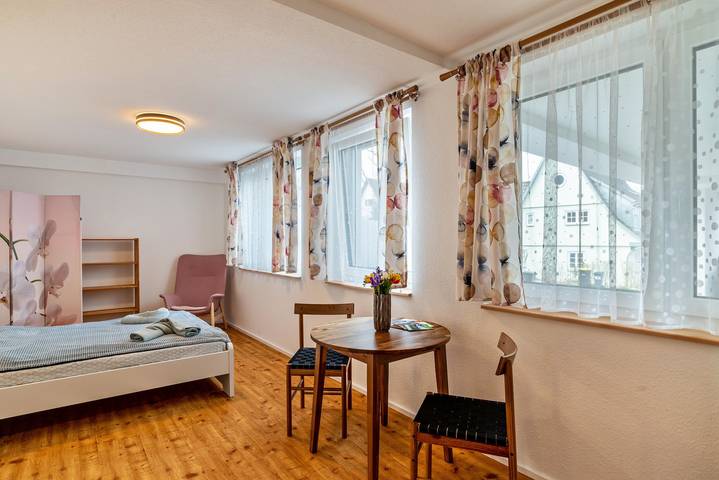 Hel studio-lejlighed, Studio Apartment ' In der Stadt und Natur' with Wi-Fi in Calw, Nord Sortskoven