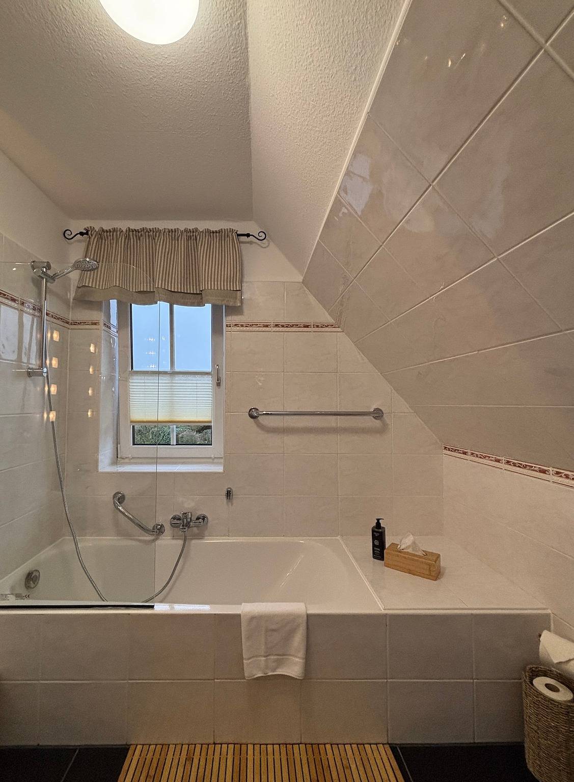 Ganze Wohnung, Ferienwohnung im 'Haus Anni' mit Balkon und Wlan in Bad Zwischenahn, Ammerland