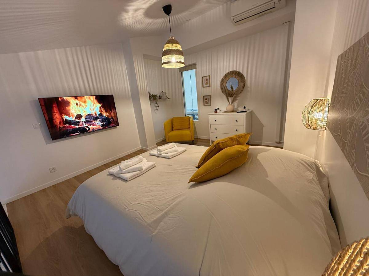 Appartement entier, Superbe F2 Duplex Proche Paris & Disneyland in Neuilly-sur-Marne, Seine-Saint-Denis