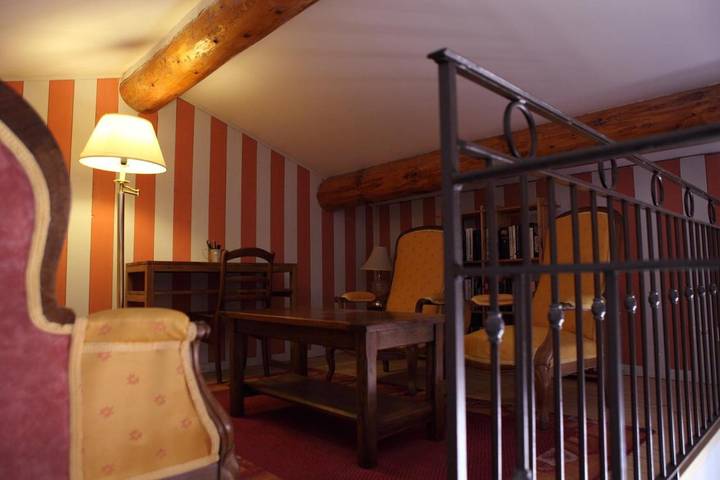 Location de vacances pour 6 personnes, avec vue ainsi que piscine et jardin, adapté aux familles à Caseneuve - 4