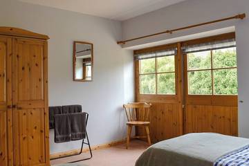 Log Cabin for 4 People in Falkirk, Scotland, Photo 4