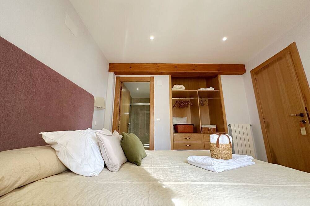 🏡 Perfect Island Getaway - Townhouse with Private Parking 🚗✨. in Isla, Arnuero