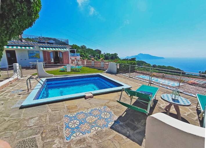 Casa vacanza per 6 persone, con giardino e piscina nonché panorama, adatto a famiglie con bambini a Marciano