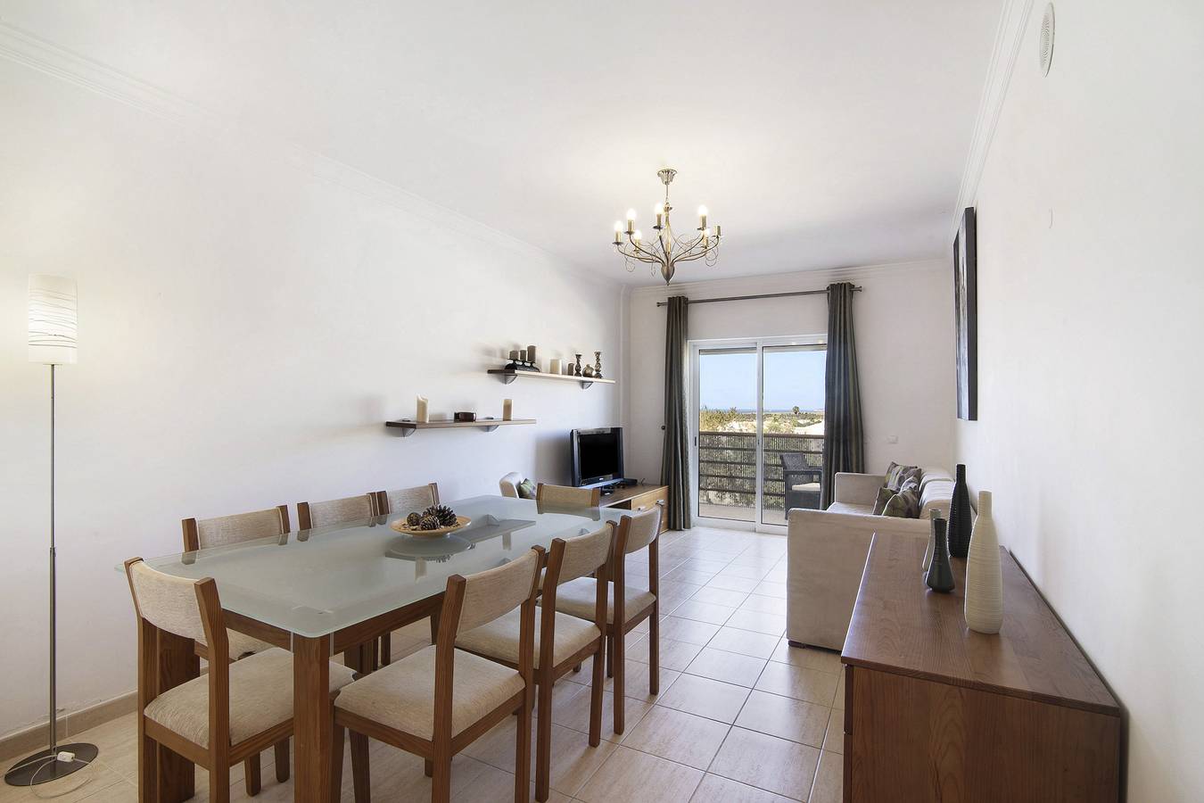 Entire apartment, Apartment 'Salgados Sea View' with Shared Pool, Wi-Fi and Air Conditioning in Guia, Faro District
