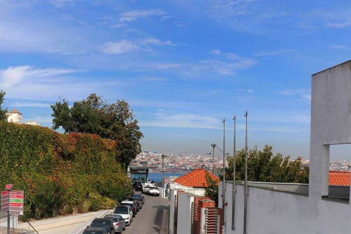 Apartamento para 6 personas, con Balcón además de Terraza y Vistas en Almada