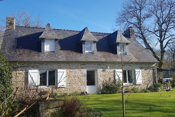 Gîte pour 2 personnes, avec jardin à Rédené